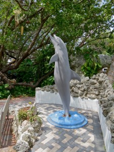15 4april13 - Dolphin - statue