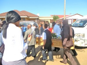 April 2014 - Tlotleng Funeral - Elders help with coffin